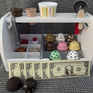 Melissa & Doug Wooden Scoop & Serve Ice Cream Counter